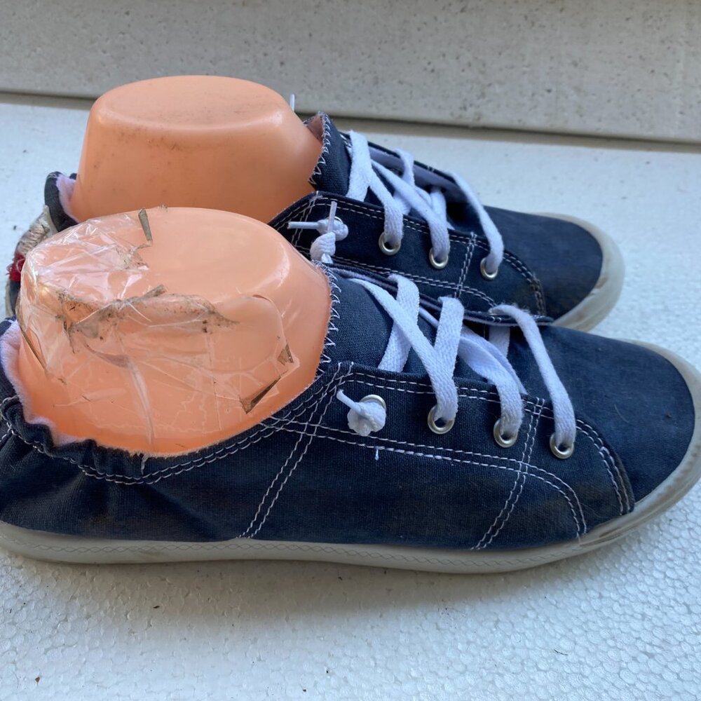 Time and Tru Women’s Blue Scrunch Back Sneaker Memory Foam Canvas Shoes Size 10 - Picture 4 of 14
